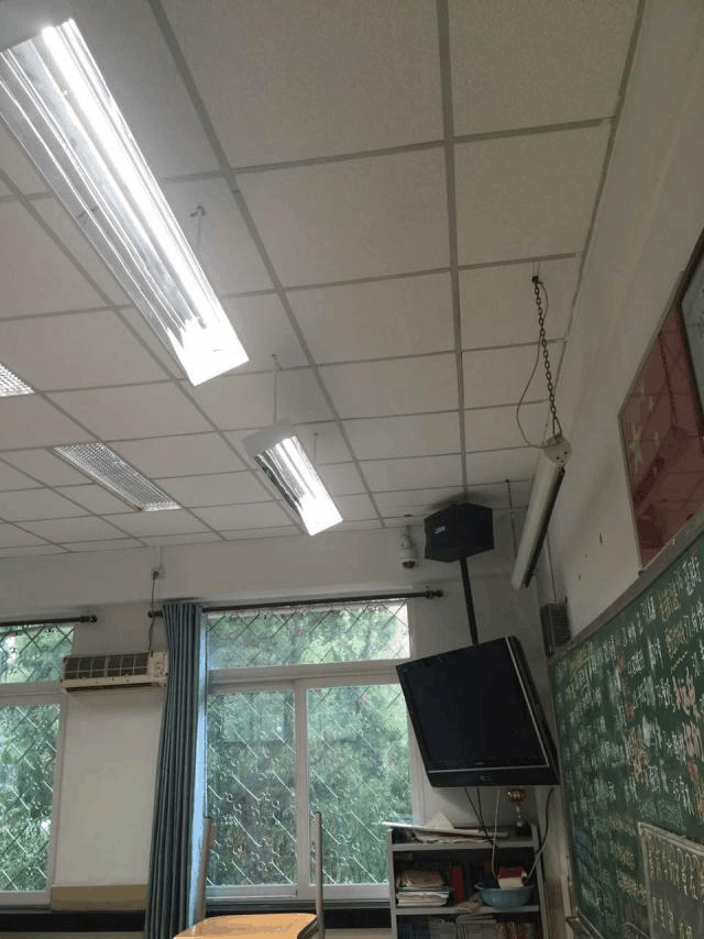 教室灯